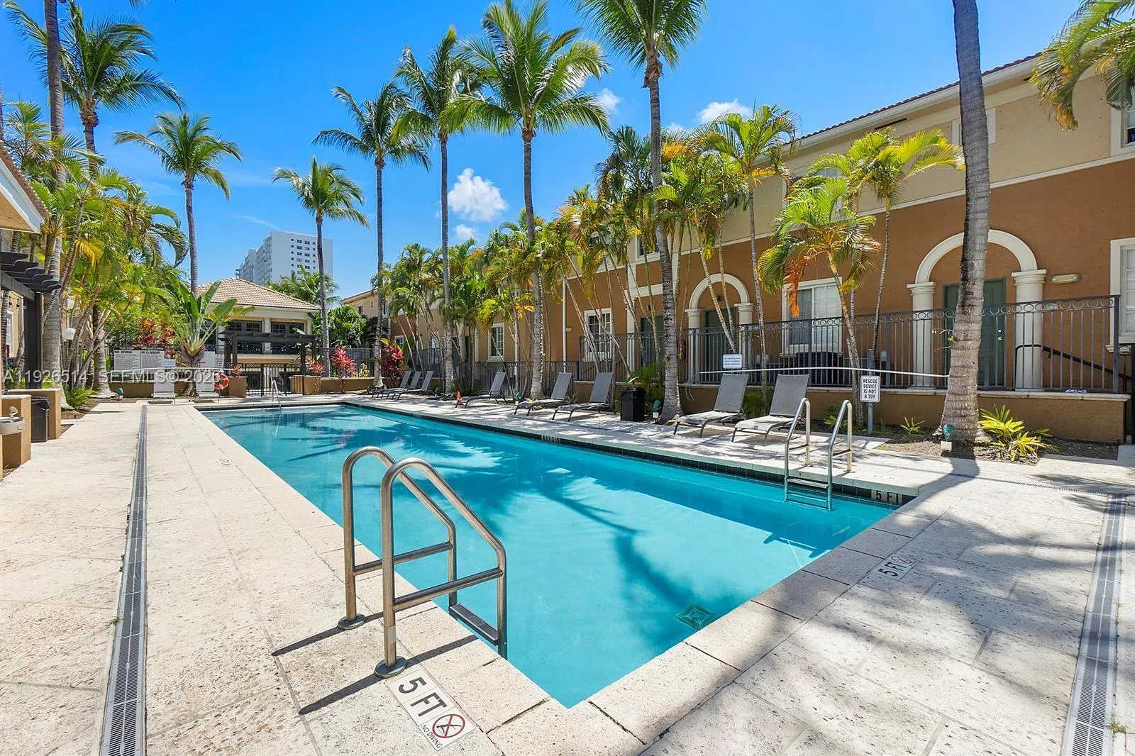 2871 NE 185th St # 205, Aventura FL 33180