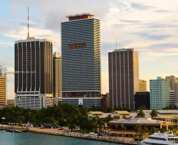 1 bedroom 1 bath for sale at 50 BISCAYNE Blvd # 3807, Miami FL 33132