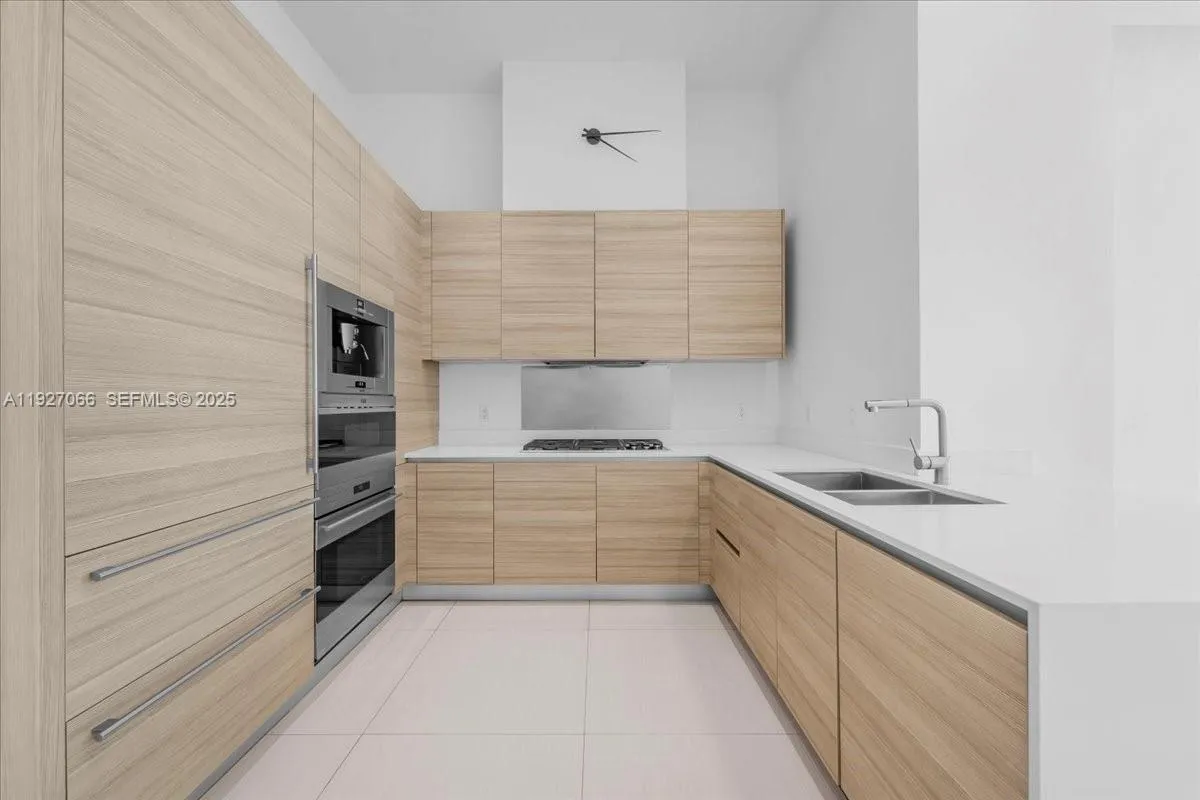 3250 NE 188th St # 103, Aventura FL 33180