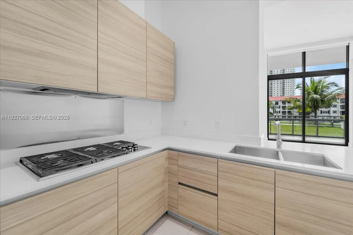 3250 NE 188th St # 103, Aventura FL 33180