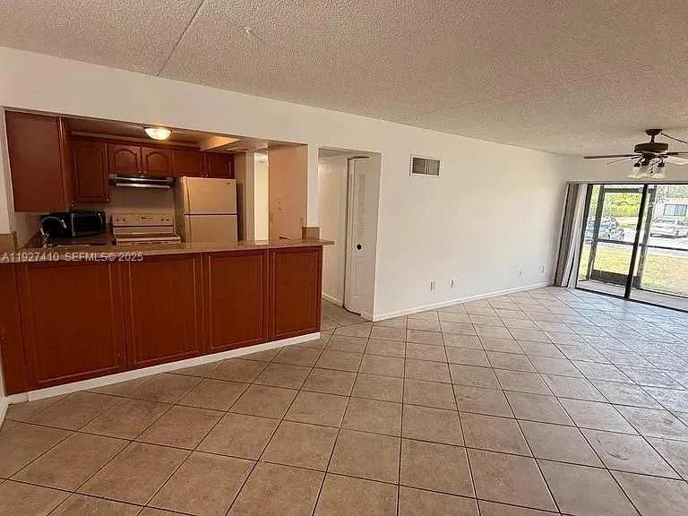2 bedroom 2 bath for sale at 5855 Washington St # 91, Hollywood FL 33023