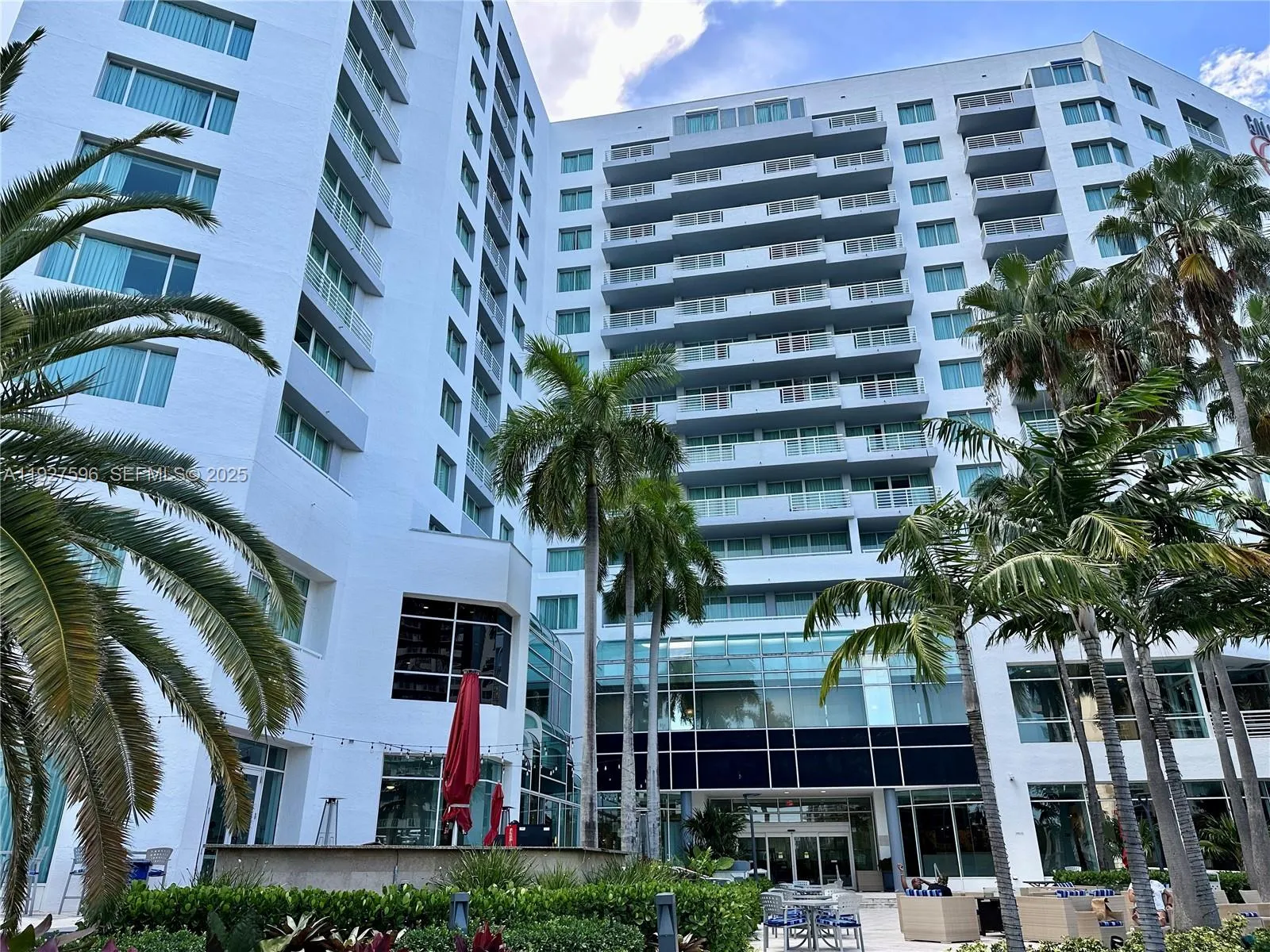 1 bedroom 1 bath for sale at 2670 E Sunrise Blvd # 311, Fort Lauderdale FL 33304