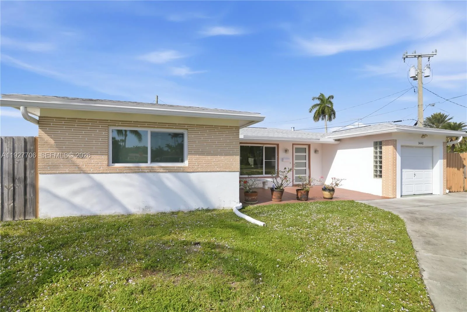 1441 NE 42nd St, Oakland Park FL 33334