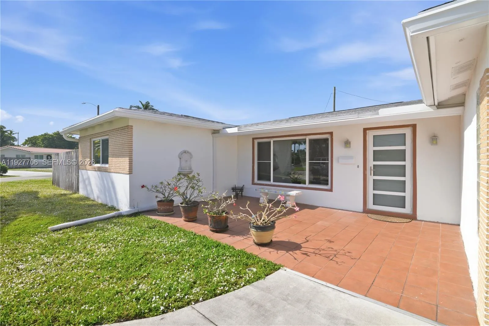 1441 NE 42nd St, Oakland Park FL 33334