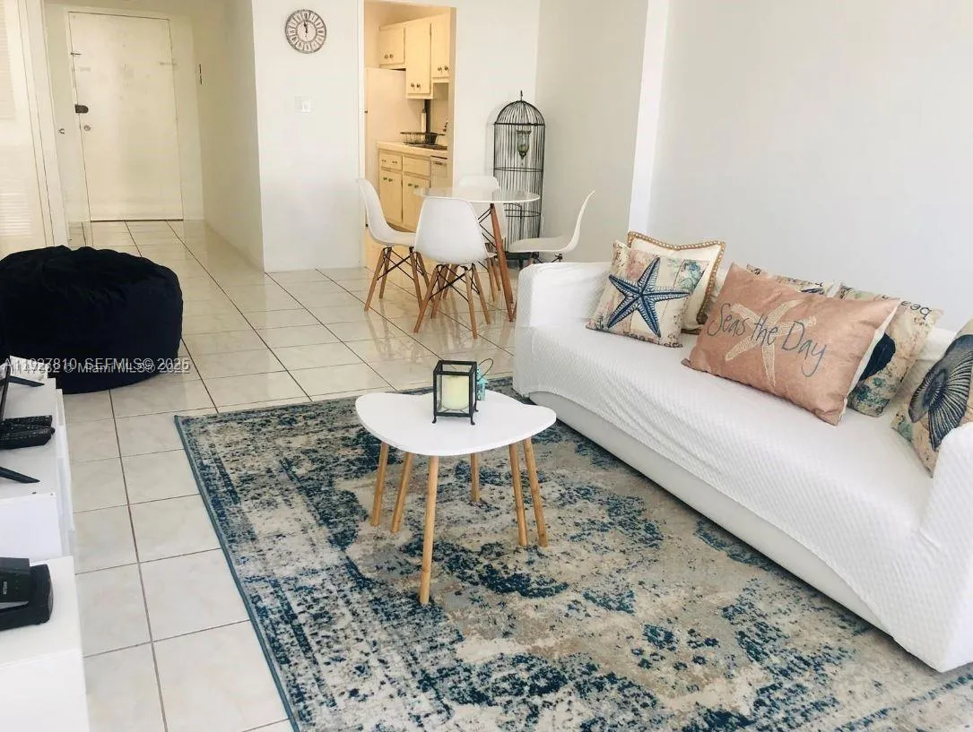 1 bedroom 1 bath for sale at 100 Lincoln Rd # 541, Miami Beach FL 33139