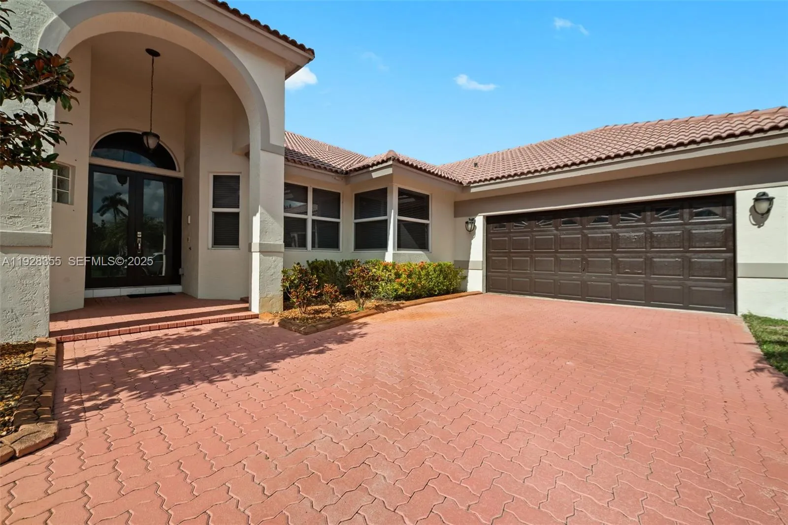 4 bedroom 3 bath for sale at 600 E Cypress Pointe Dr E, Pembroke Pines FL 33027