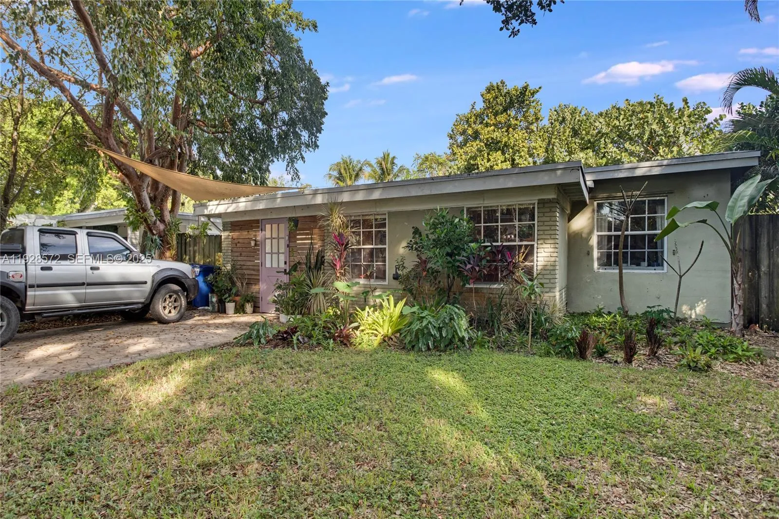 931 SW 29th St, Fort Lauderdale FL 33315