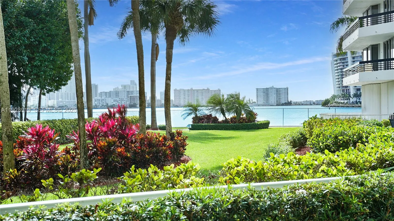 3600 Mystic Pointe Dr # 115, Aventura FL 33180