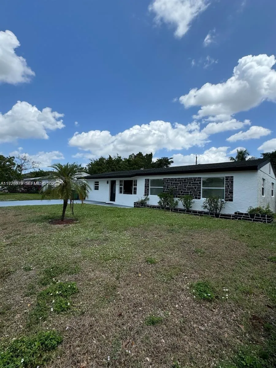 4529 SW 24th St, Fort Lauderdale FL 33317