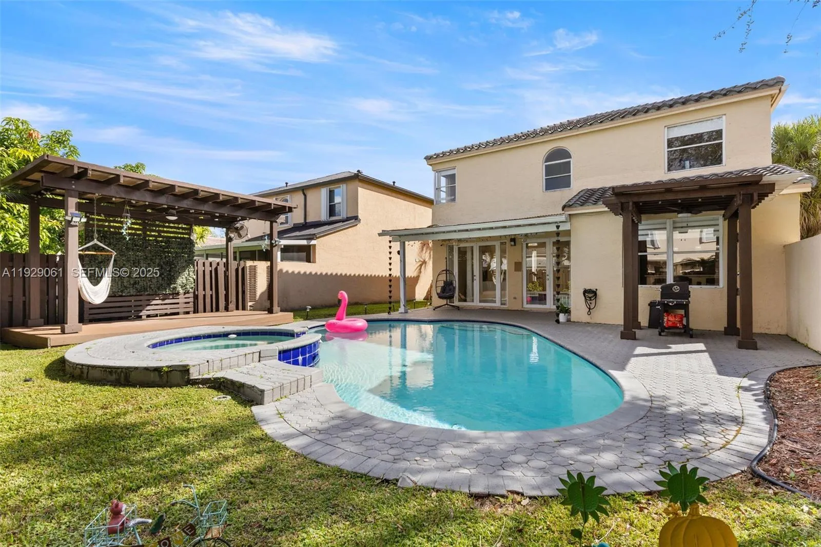 3 bedroom 2 bath for sale at 574 NW 159th Ave, Pembroke Pines FL 33028