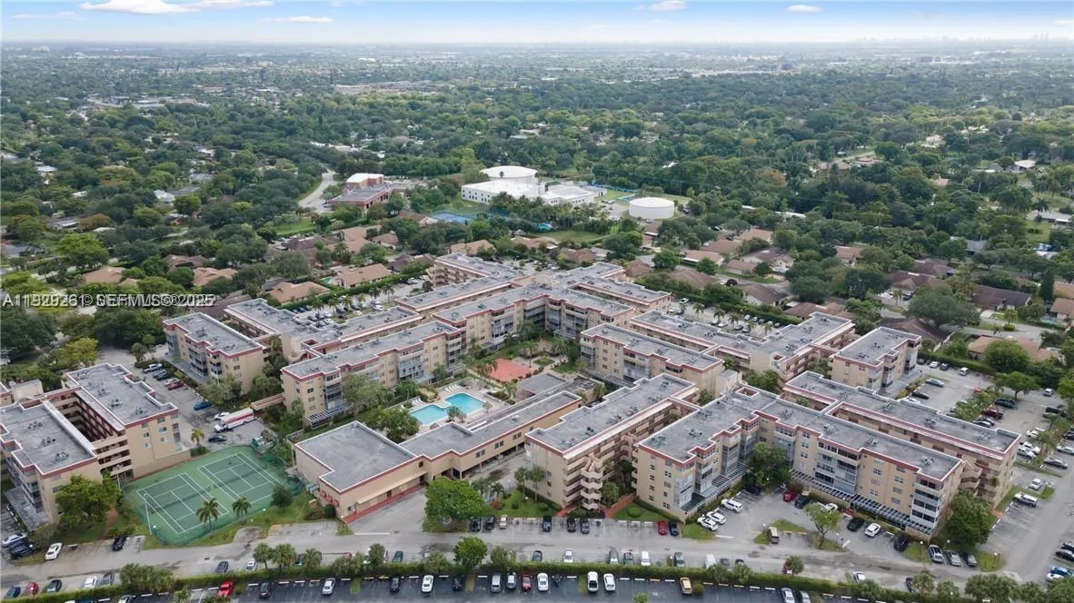 1 bedroom 1 bath for sale at 406 NW 68th Ave # 317, Plantation FL 33317