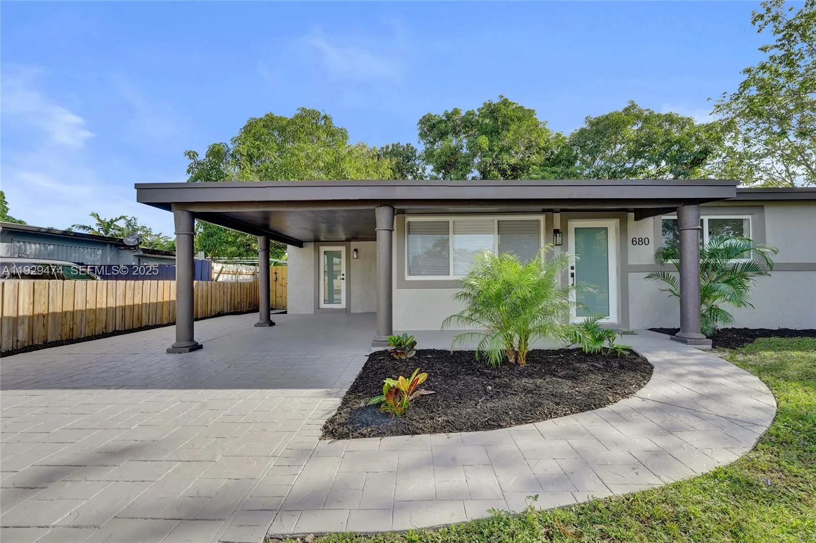 680 SW 29th Ter, Fort Lauderdale FL 33312
