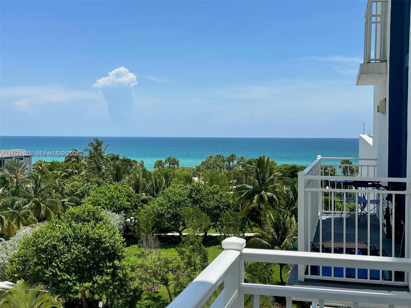 1 bedroom 1 bath for sale at 7600 Collins Ave # 709, Miami Beach FL 33141