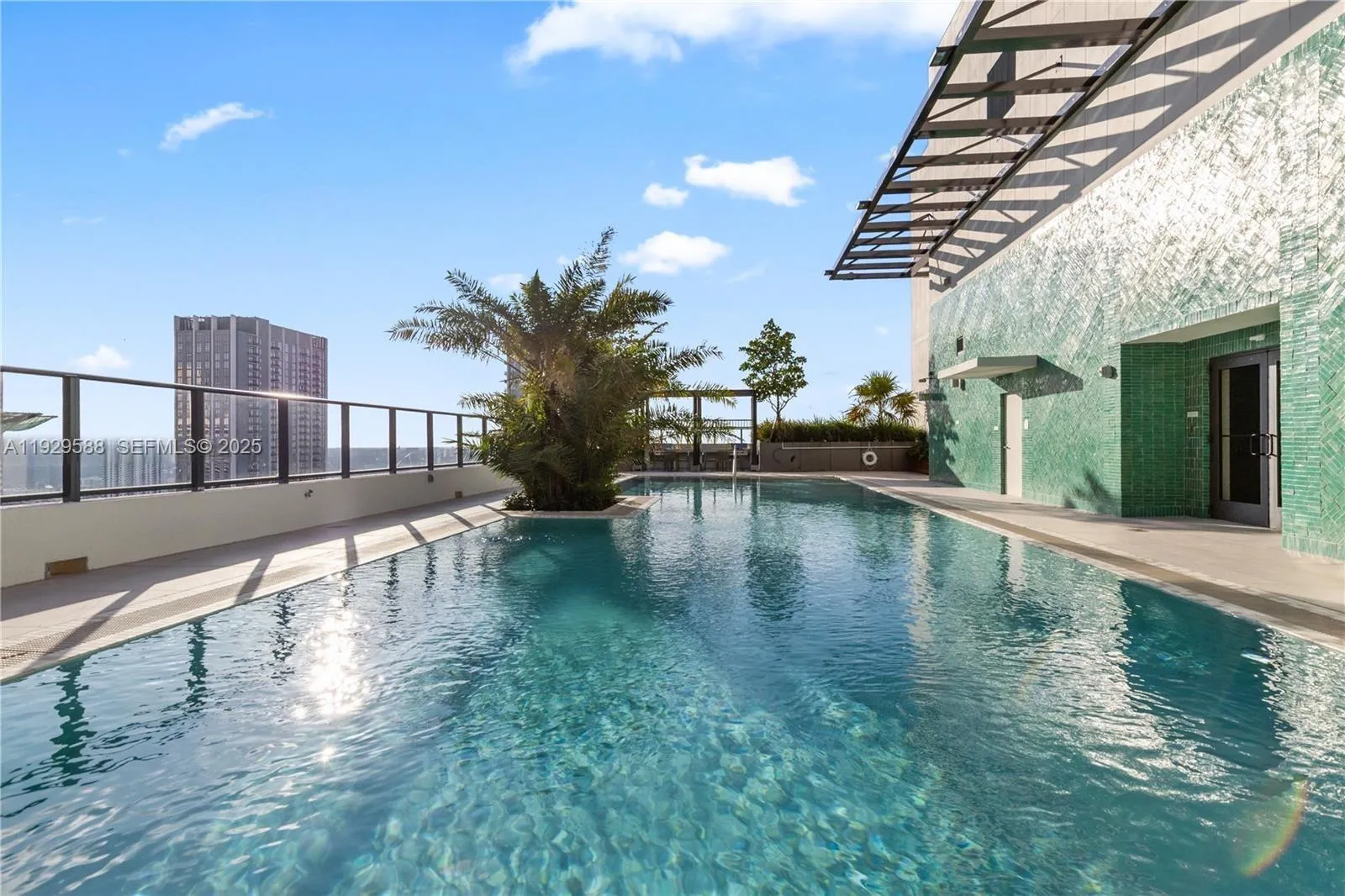 1 bedroom 1 bath for sale at 11 NE 6TH # 2610, Miami FL 33132