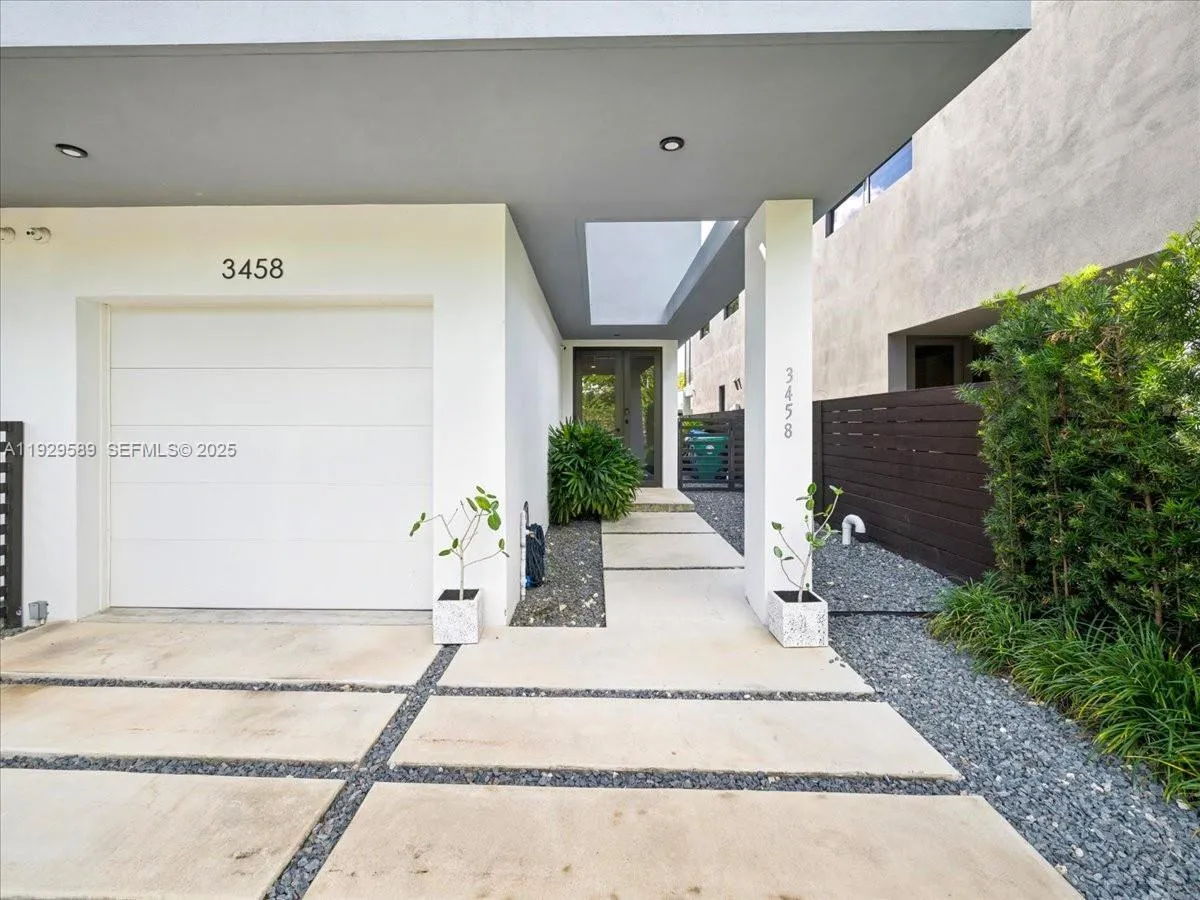 3458 Day Ave, Coconut Grove FL 33133