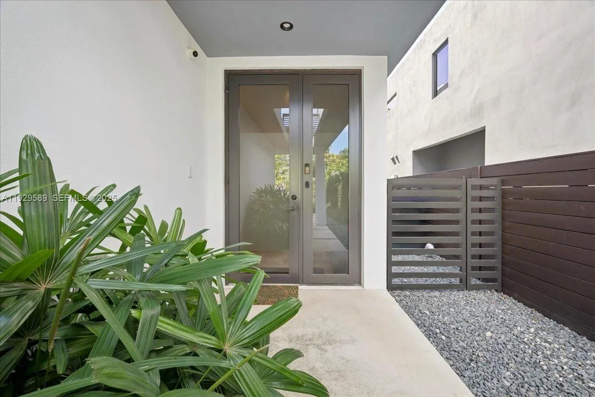 3458 Day Ave, Coconut Grove FL 33133