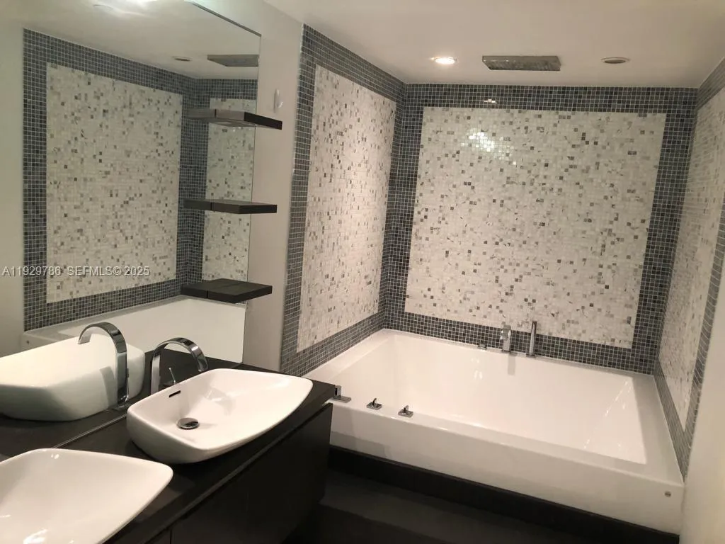 200 Biscayne Boulevard Way # 902, Miami FL 33131