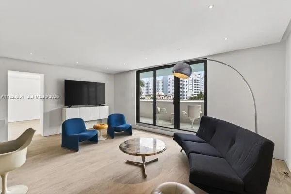 1800 Collins Ave # 5E, Miami Beach FL 33139