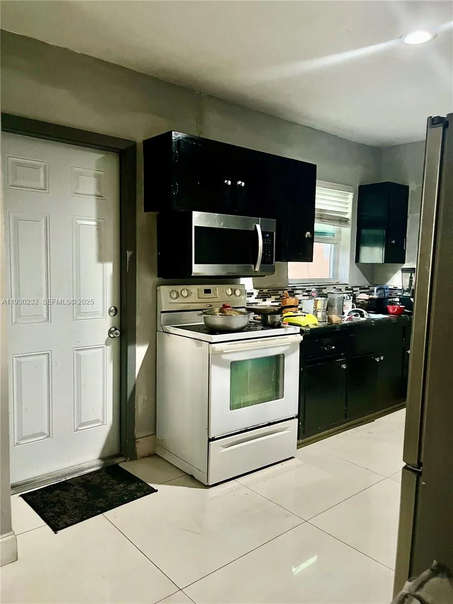 1643 NW 12th Ct, Fort Lauderdale FL 33311