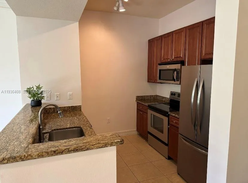 3001 NE 185th St # 418, Aventura FL 33180