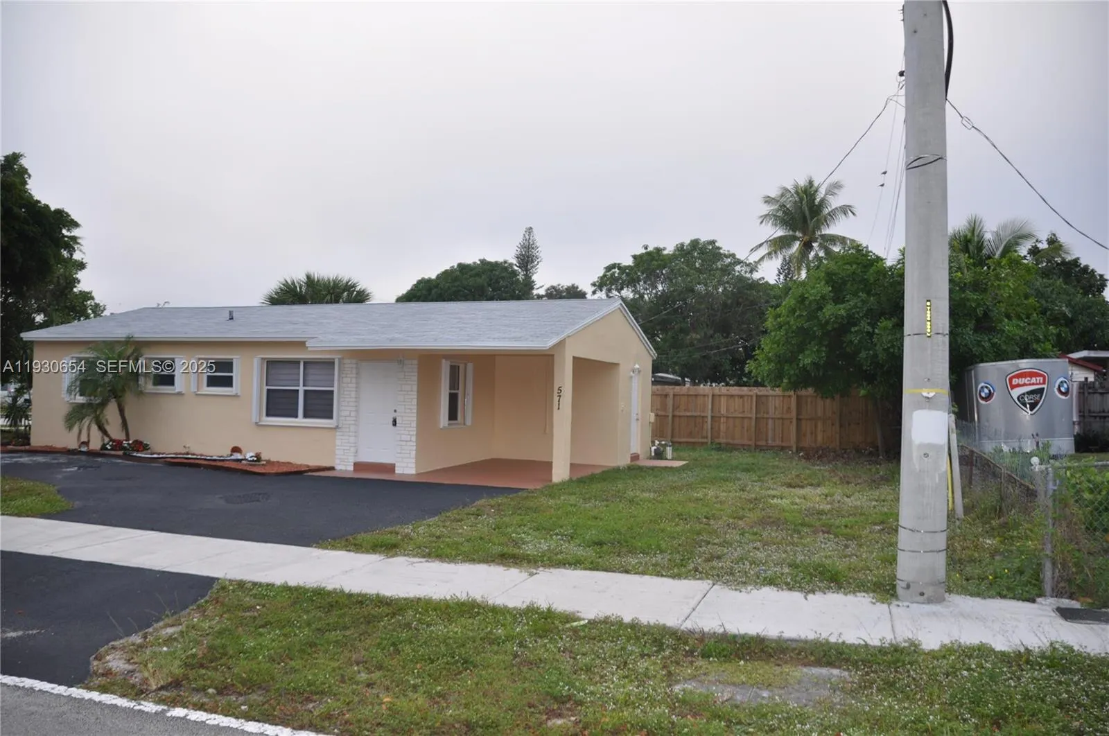 571 NE 61st St, Oakland Park FL 33334