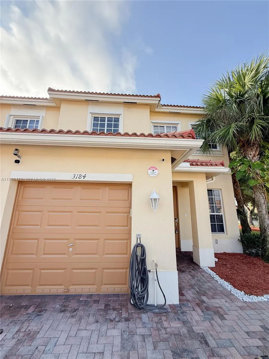 3184 NW 32nd St, Oakland Park FL 33309