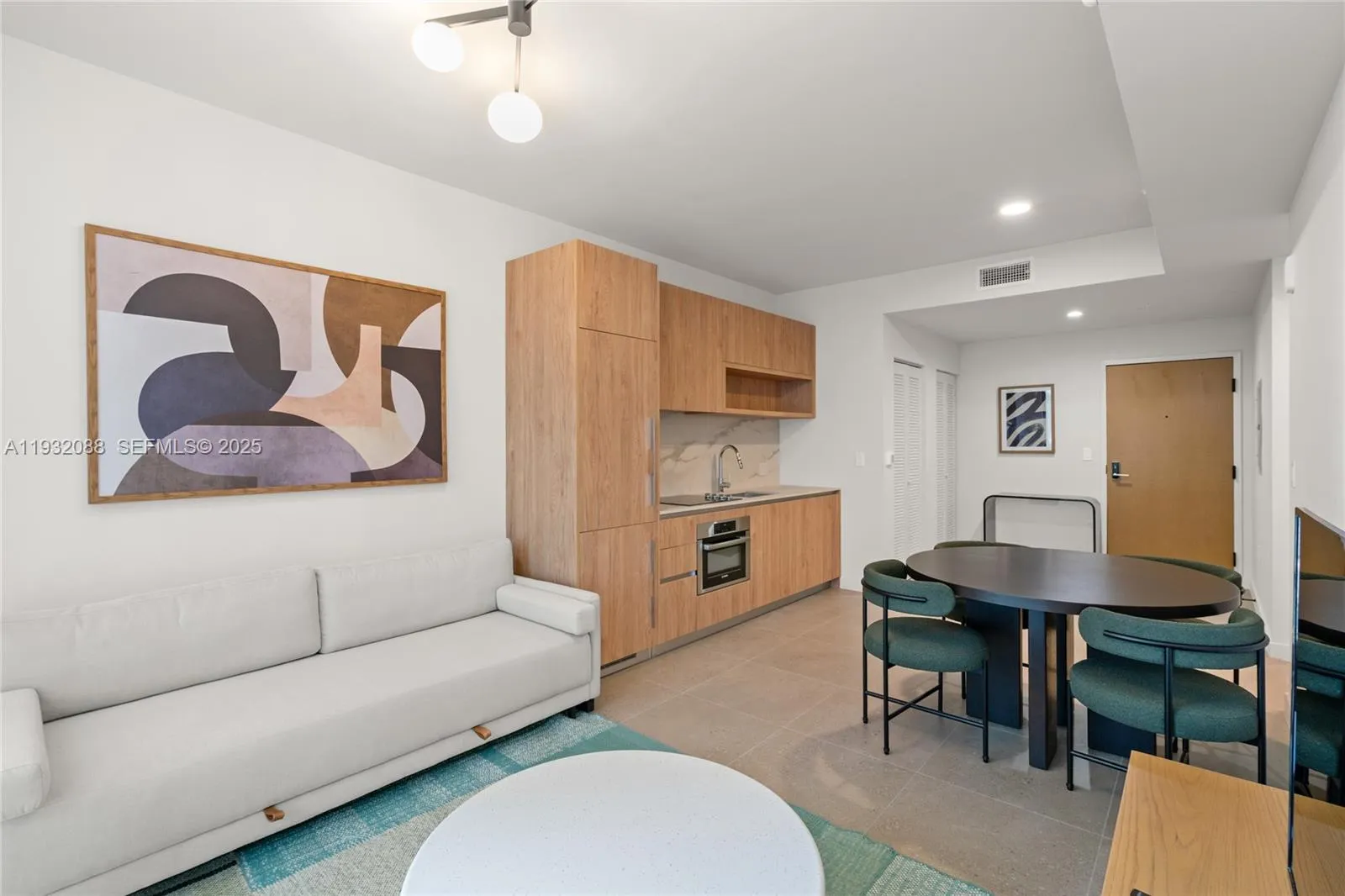 1 bedroom 1 bath for sale at 11 NE 6th St # 2005, Miami FL 33132