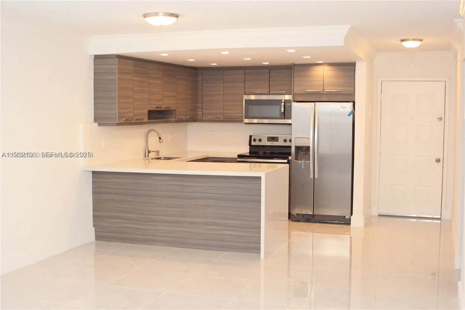 1 bedroom 1 bath for sale at 6940 Miami Gardens Dr # 126, Hialeah FL 33015