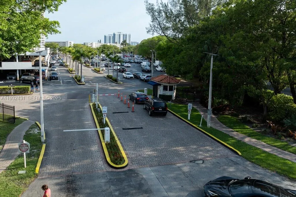 2780 NE 183rd St # 1805, Aventura FL 33160