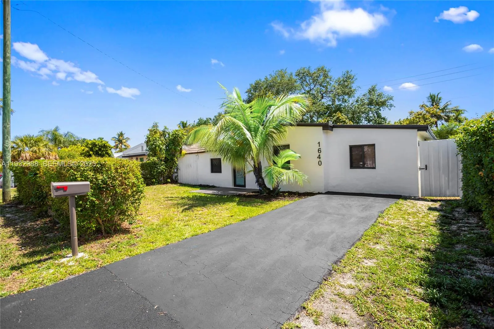 1640 NE 183 ST, North Miami Beach FL 33179