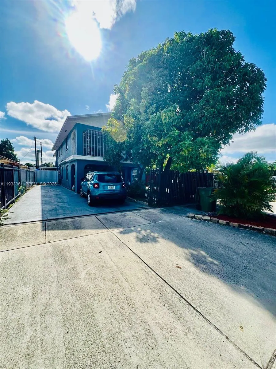 634 E 30th St, Hialeah FL 33013