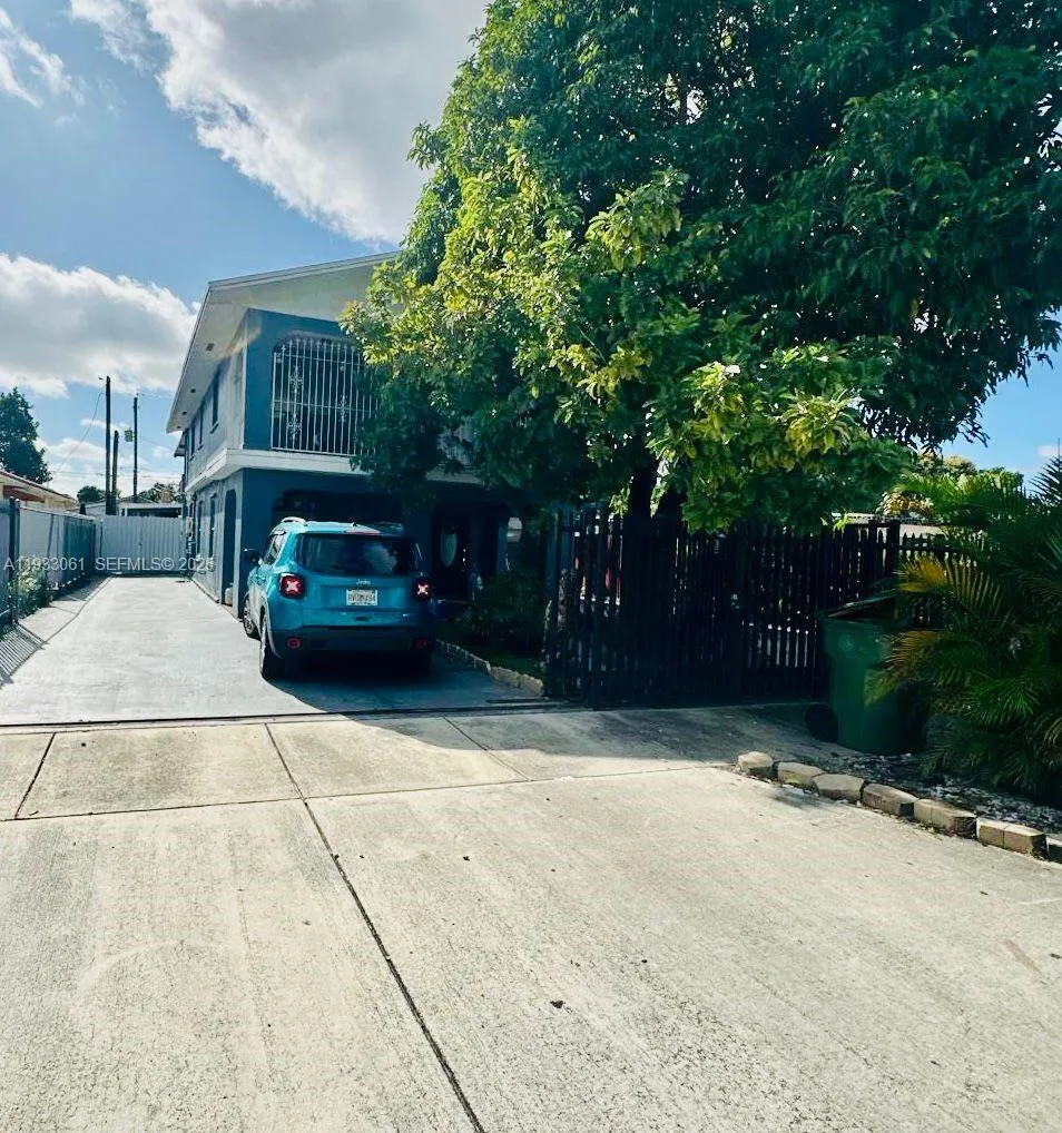 634 E 30th St, Hialeah FL 33013
