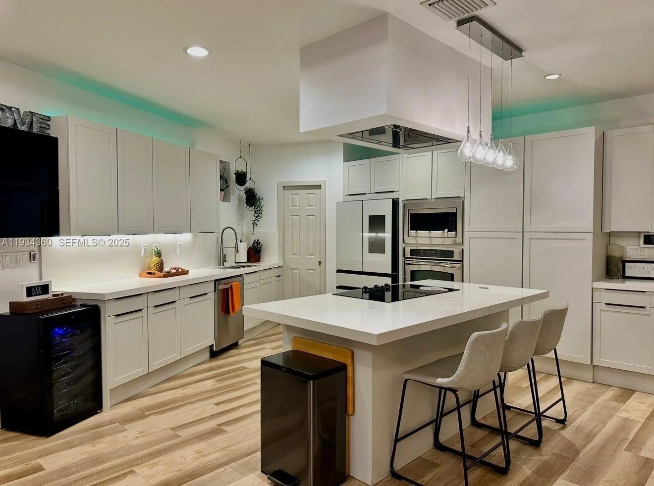 407 SW 5th St, Fort Lauderdale FL 33315