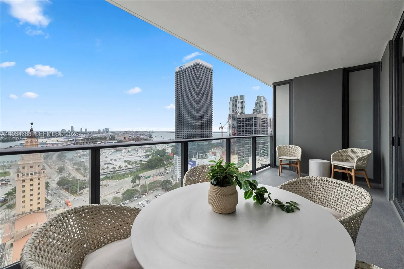 159 NE 6 St # 1614, Miami FL 33132