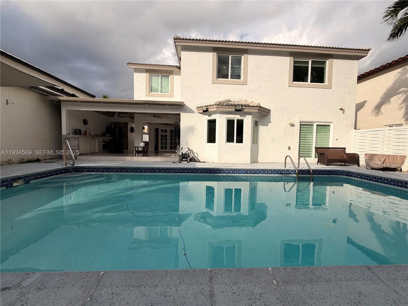 8242 NW 200 TER, Hialeah FL 33015