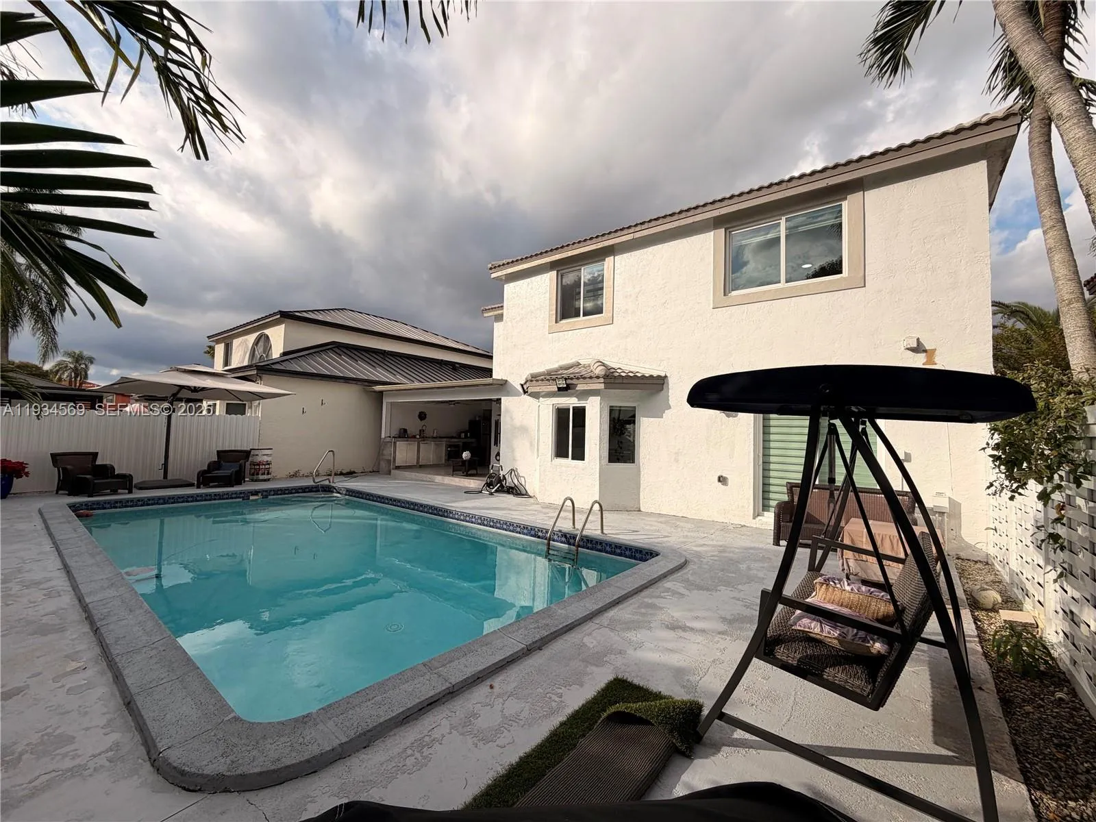 8242 NW 200 TER, Hialeah FL 33015