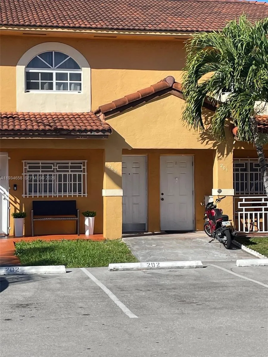 7762 W 34th Ln # 202, Hialeah FL 33018
