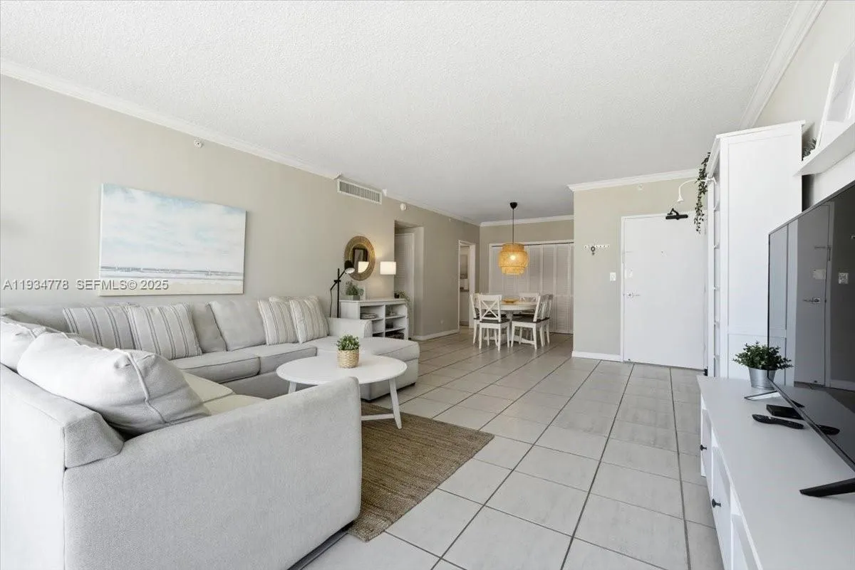 5601 Collins Ave # 915, Miami Beach FL 33140