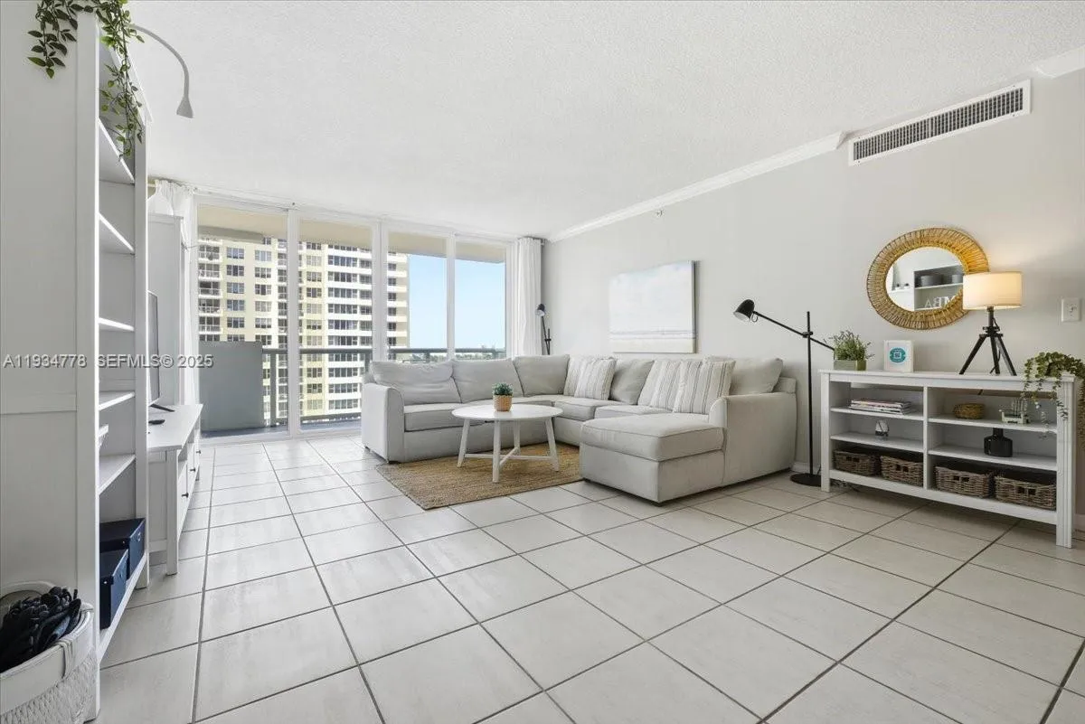 5601 Collins Ave # 915, Miami Beach FL 33140
