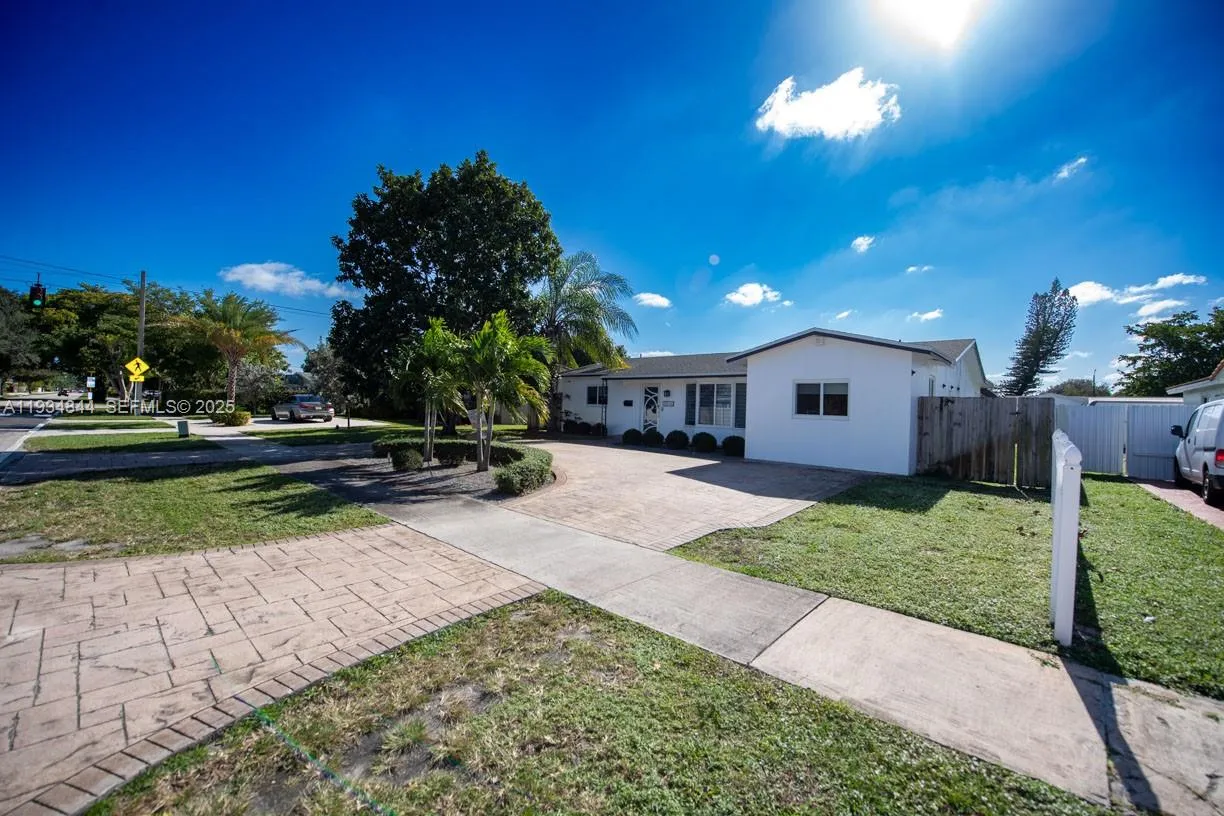 4 bedroom 2 bath for sale at 5012 Taft St, Hollywood FL 33021