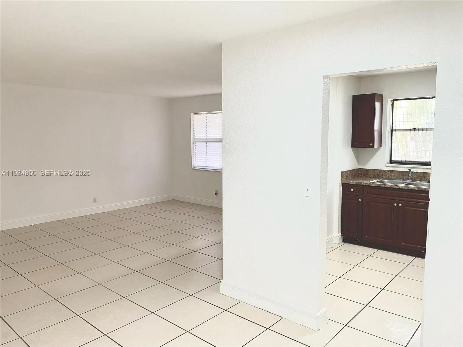 4160 NW 21st St, Lauderhill FL 33313