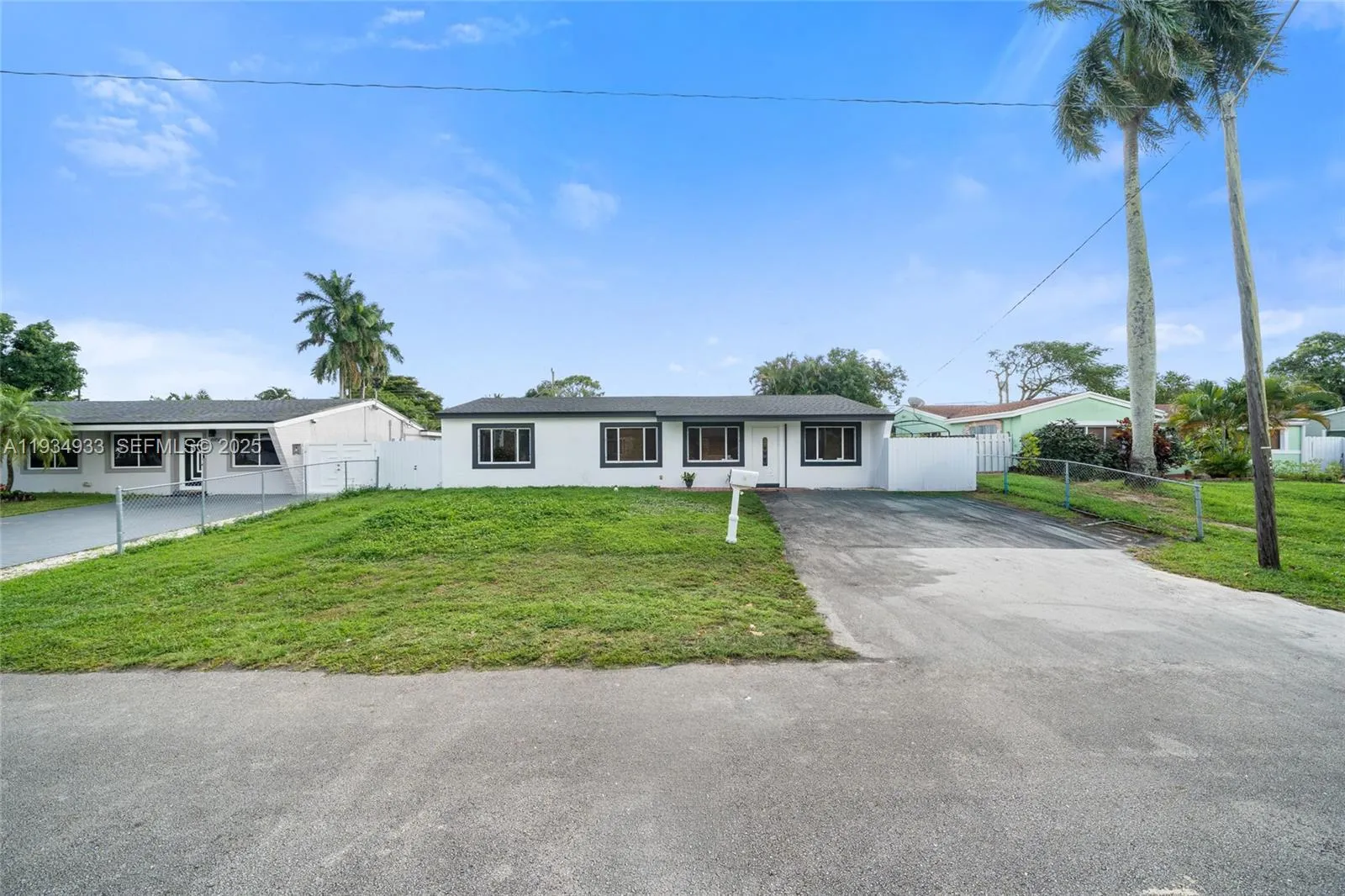 3 bedroom 2 bath for sale at 6960 Scott St, Hollywood FL 33024