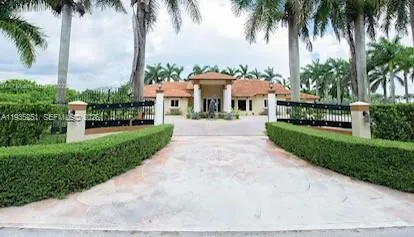 7 bedroom 6 bath for sale at 19701 SW 197th Ave, Miami FL 33187