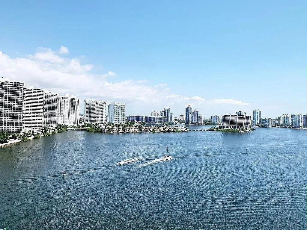 2 bedroom 2 bath for sale at 301 174th St # 1818, Sunny Isles Beach FL 33160