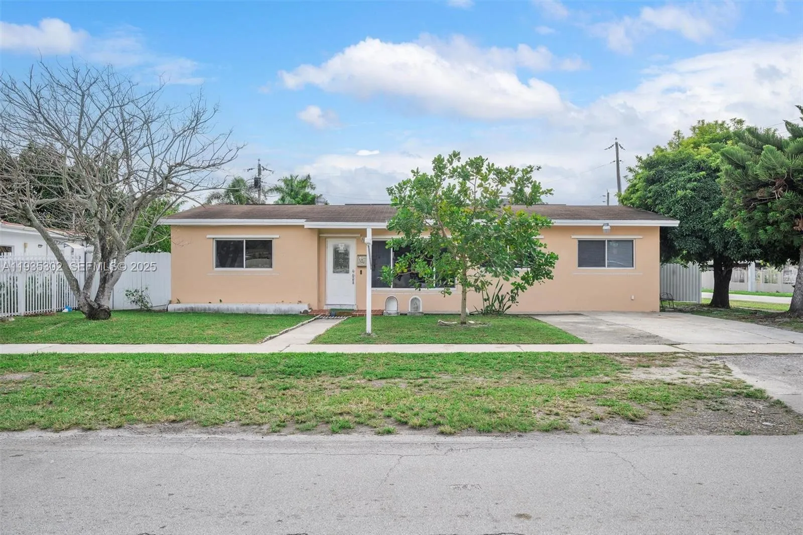 4 bedroom 2 bath for sale at 590 W 35th Pl, Hialeah FL 33012