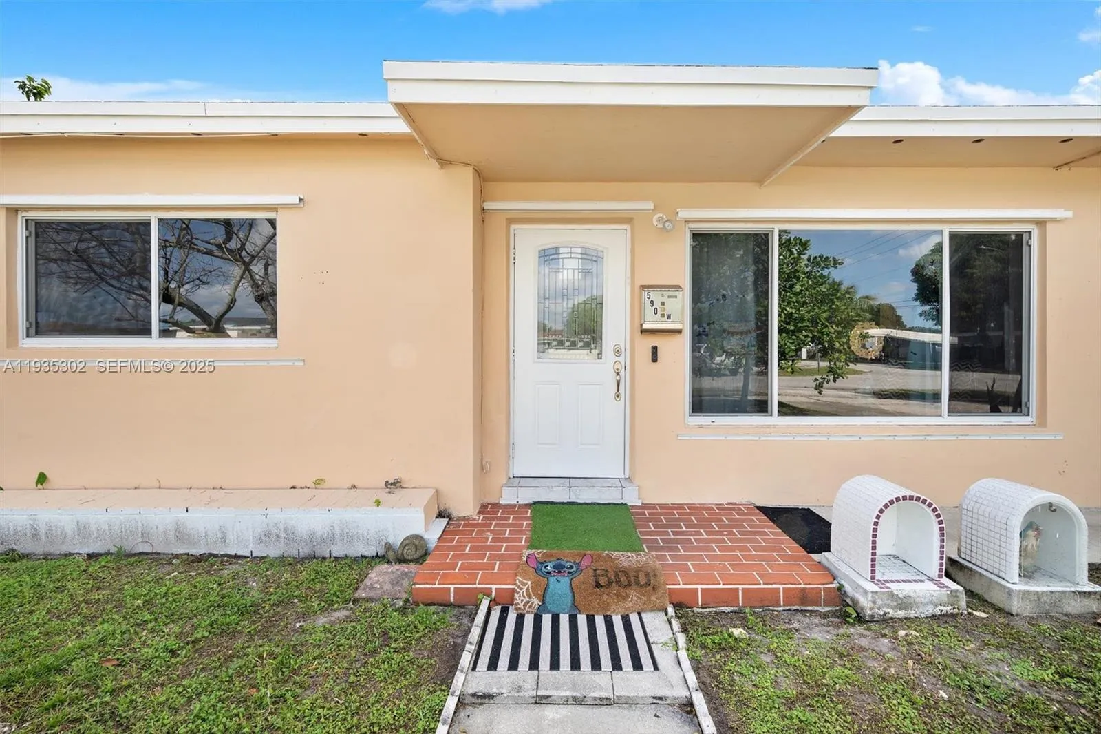 590 W 35th Pl, Hialeah FL 33012