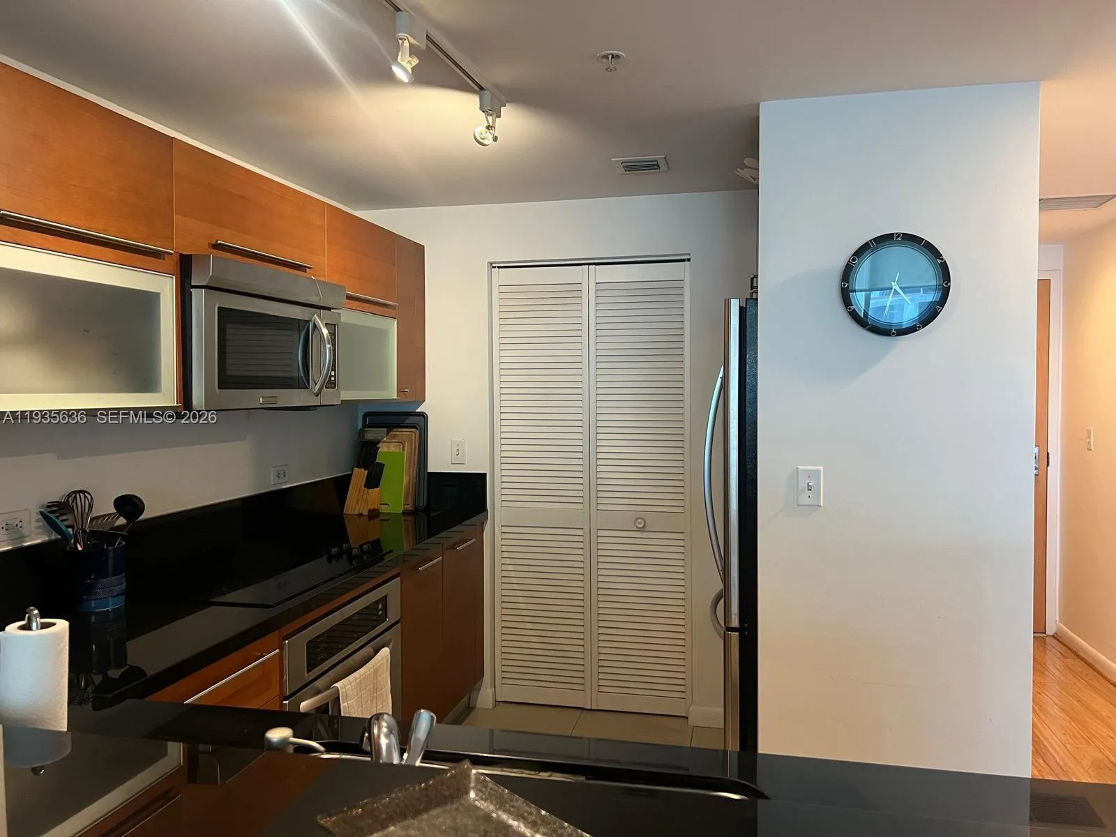 244 Biscayne Blvd # 1904, Miami FL 33132