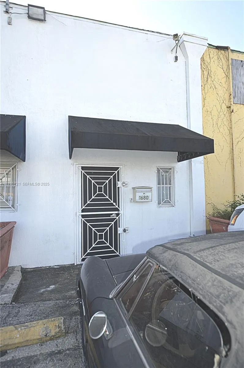 1680 W 33rd Pl # 1680, Hialeah FL 33012