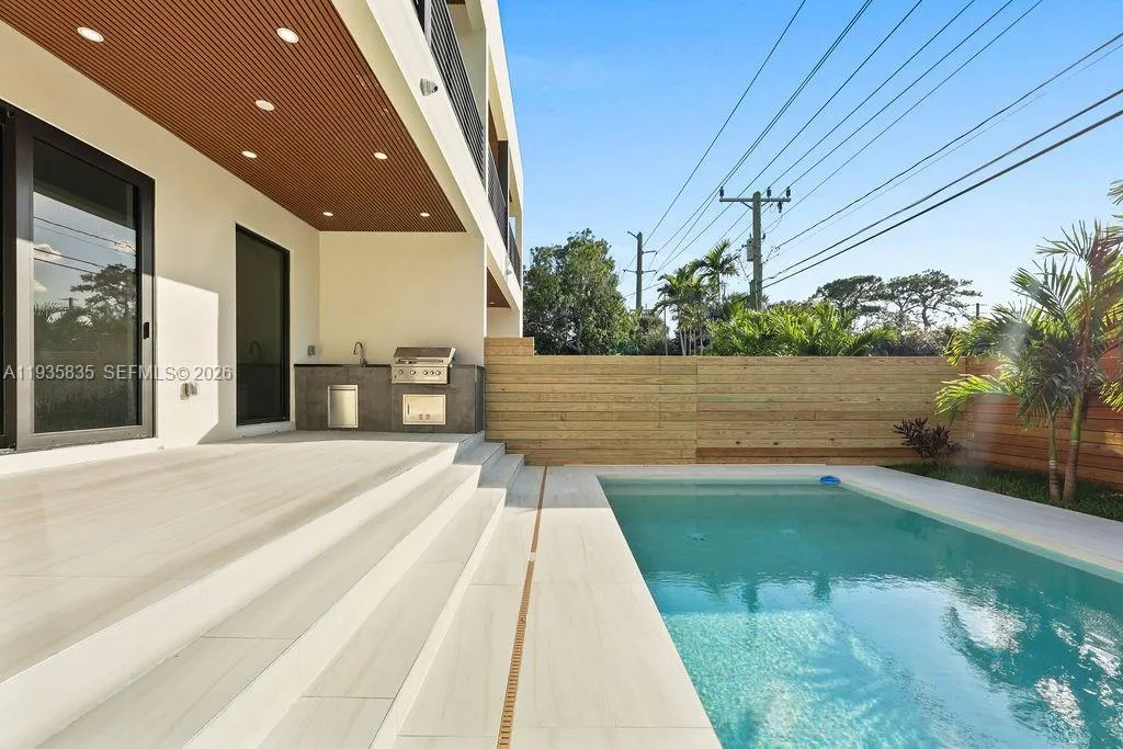 1321 NE 13th Ave, Fort Lauderdale FL 33304