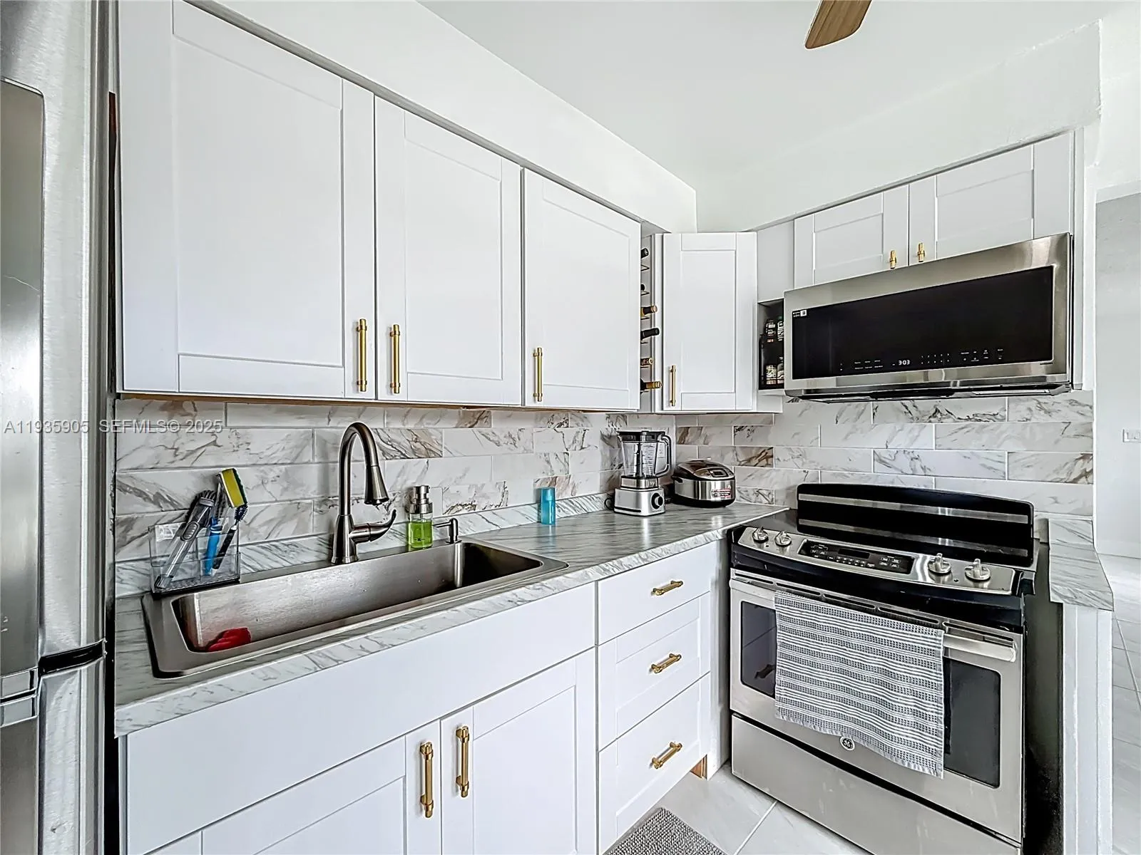 2223 Liberty St, Hollywood FL 33020